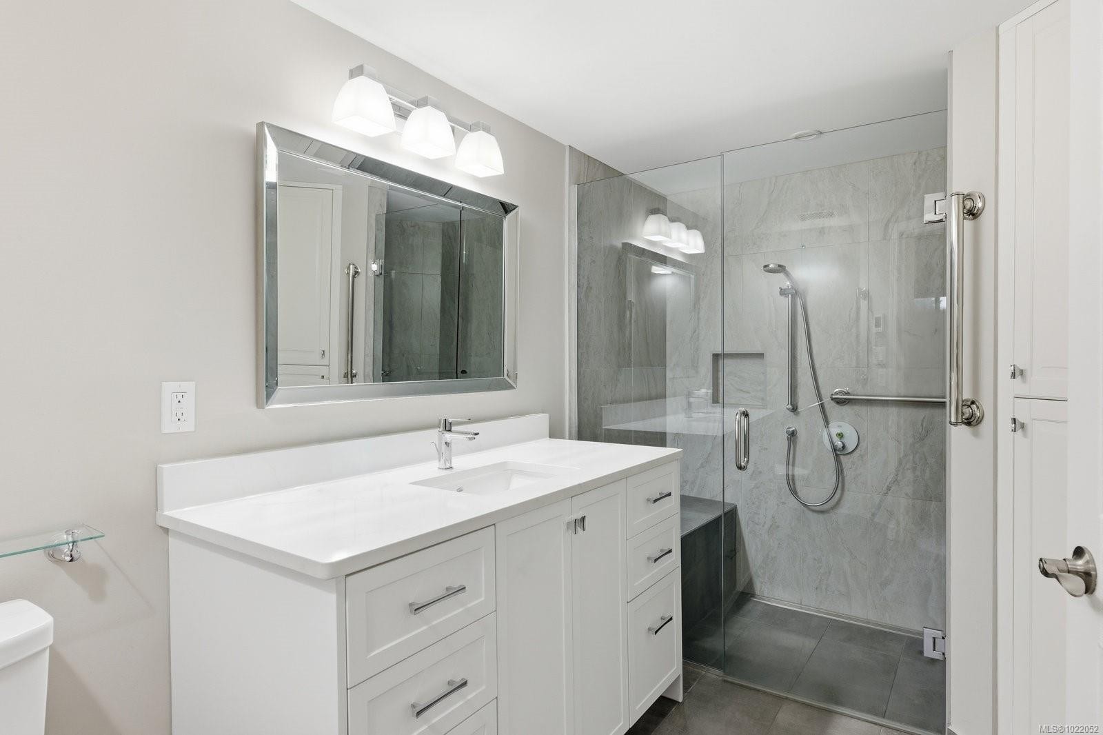 8-500 Marsett Pl, Saanich, BC