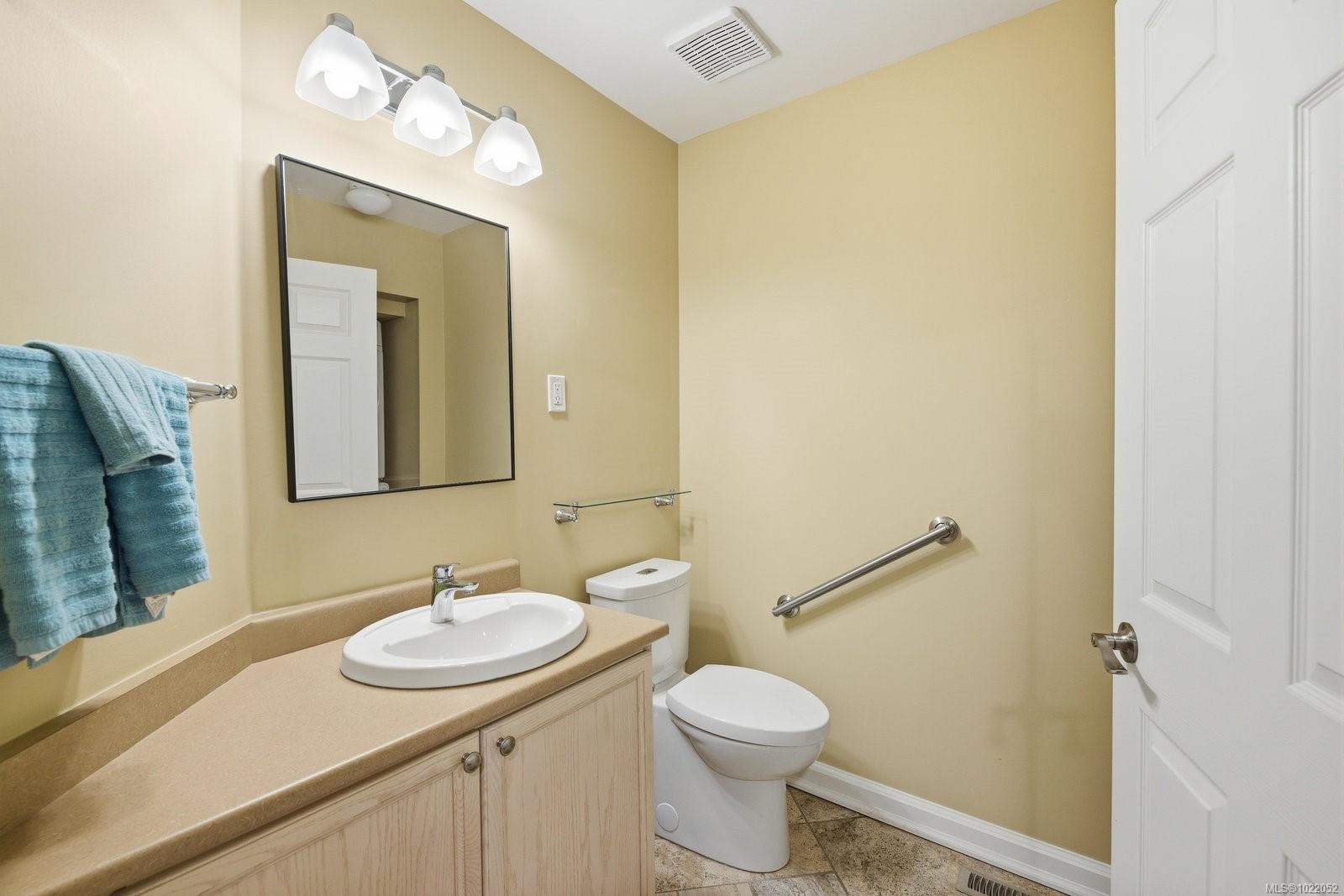 8-500 Marsett Pl, Saanich, BC