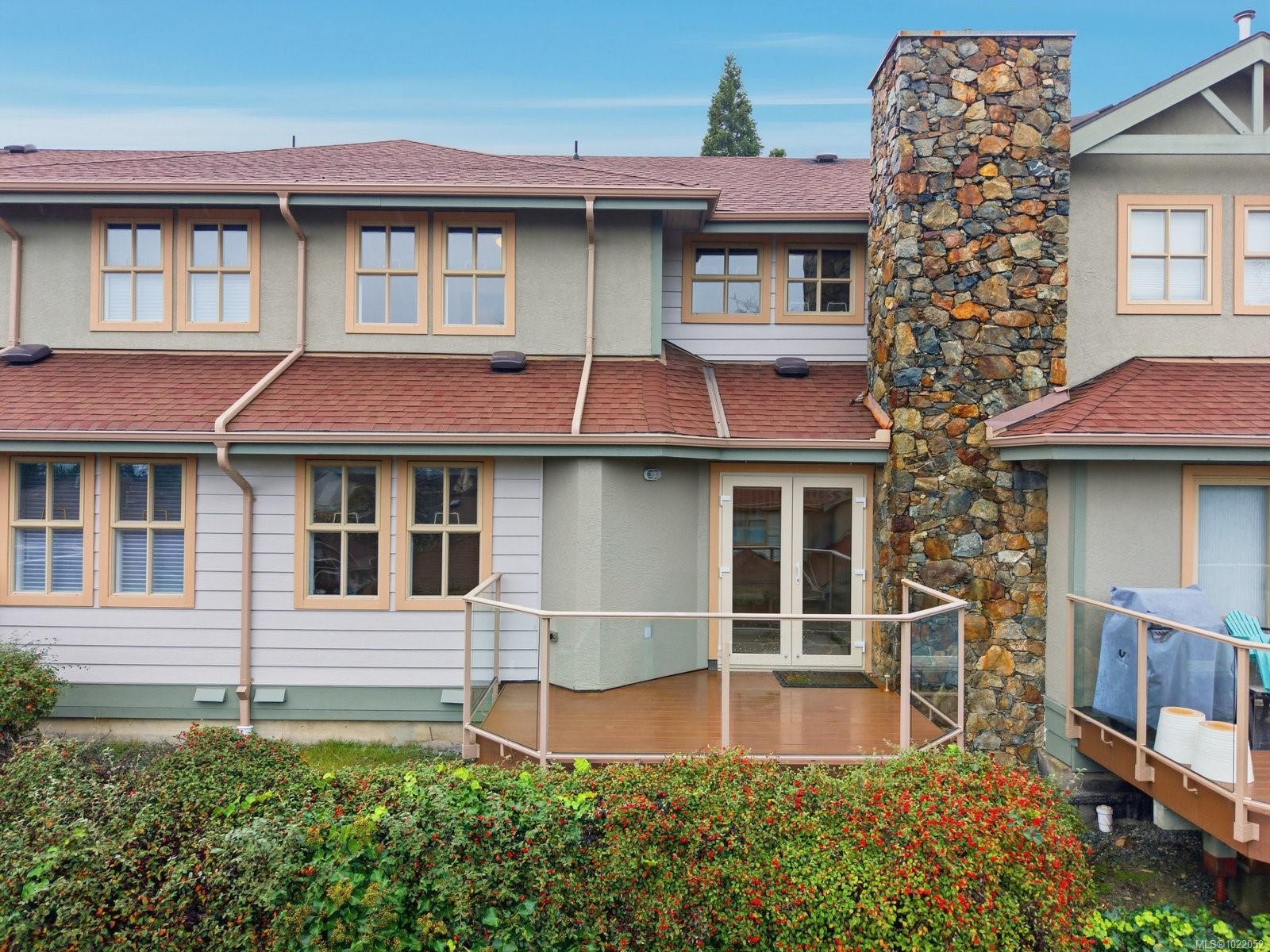 8-500 Marsett Pl, Saanich, BC