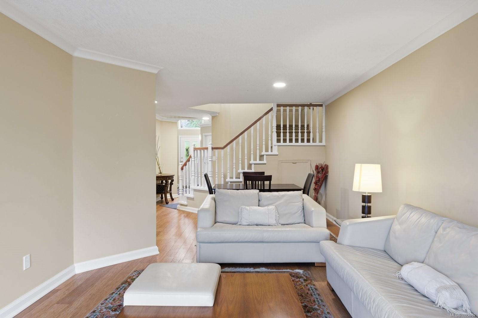 8-500 Marsett Pl, Saanich, BC