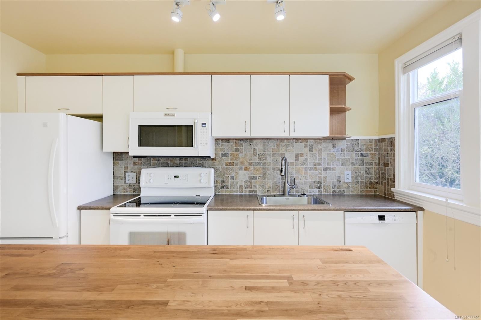 3312 Kingsley St, Saanich, BC