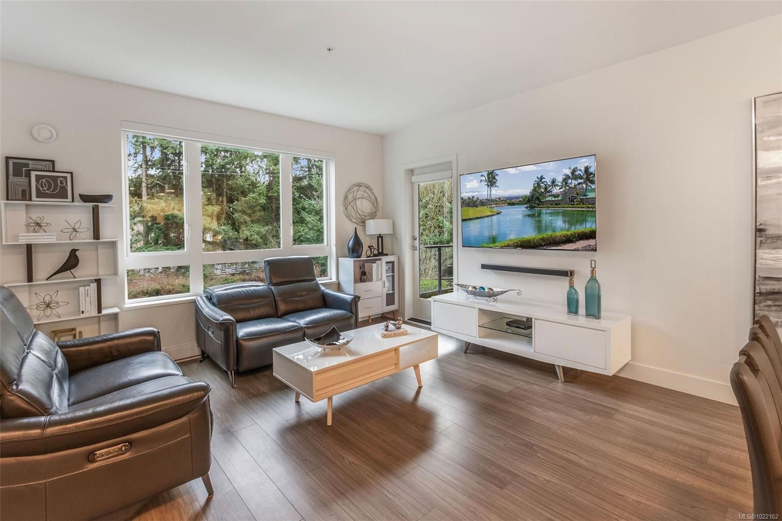 211-960 Reunion Ave, Langford, BC - Indoor Photo Showing Living Room