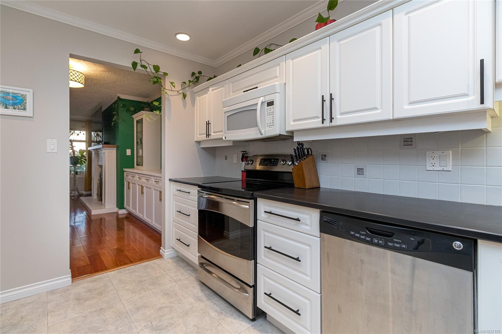 33-909 Admirals Rd, Esquimalt, BC