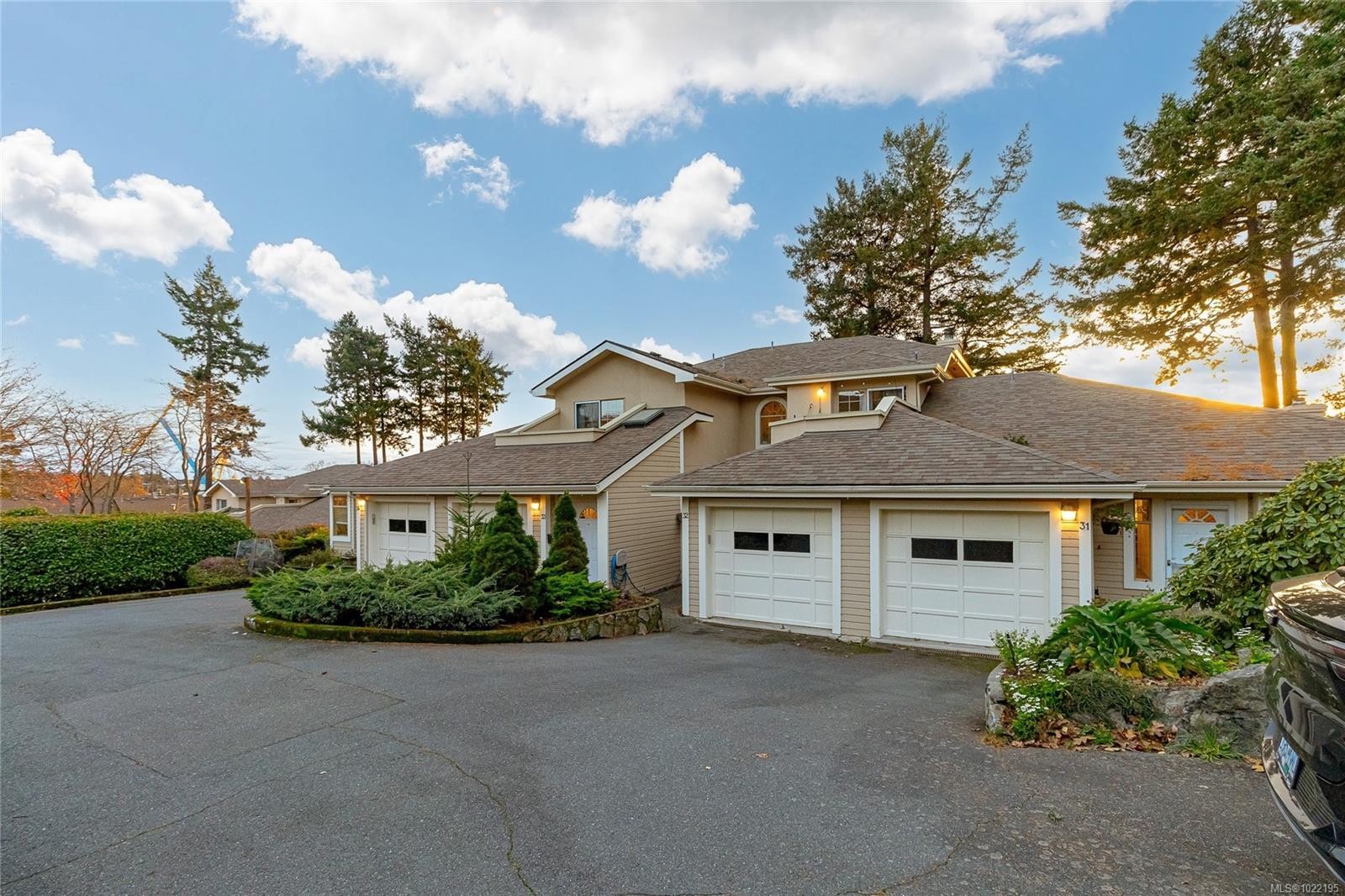 33-909 Admirals Rd, Esquimalt, BC