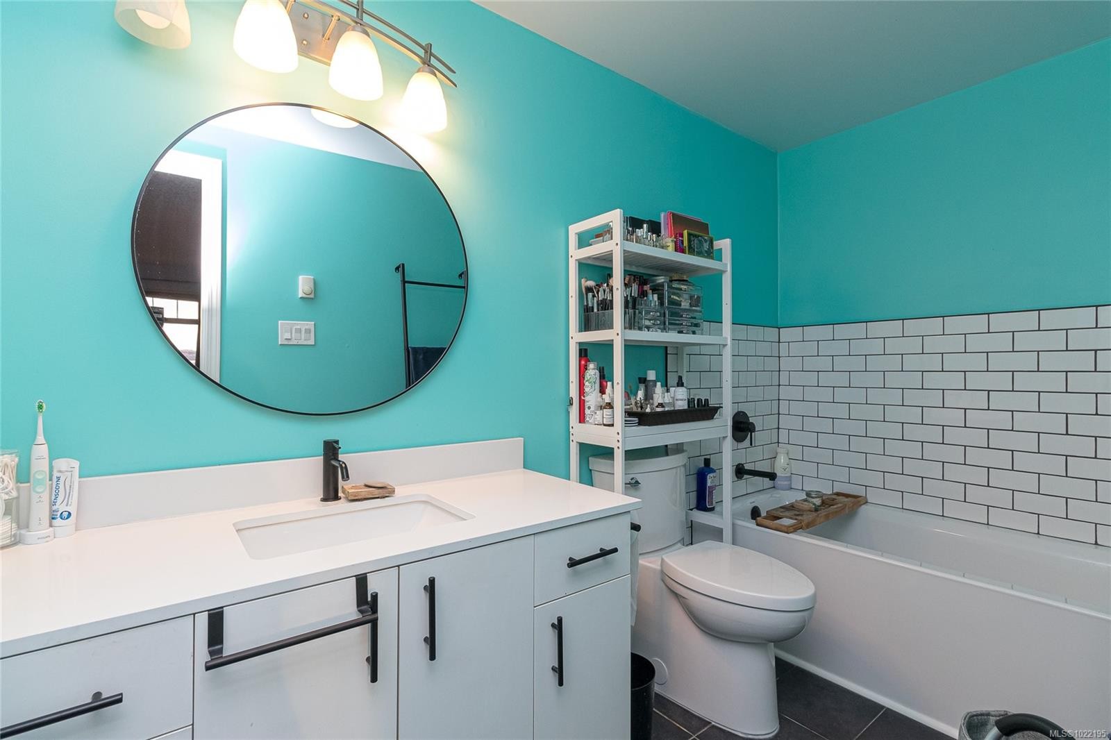 33-909 Admirals Rd, Esquimalt, BC