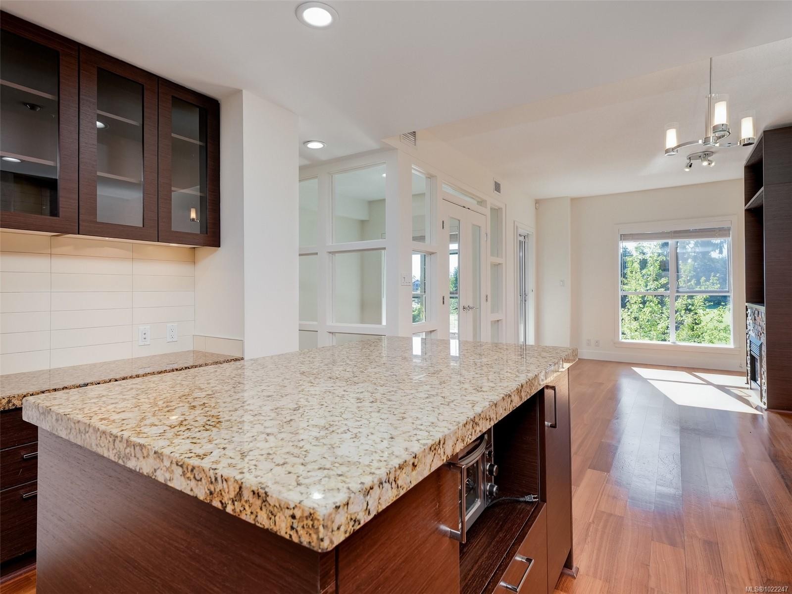 218-1400 Lynburne Pl, Langford, BC - Indoor Photo Showing Kitchen With Upgraded Kitchen