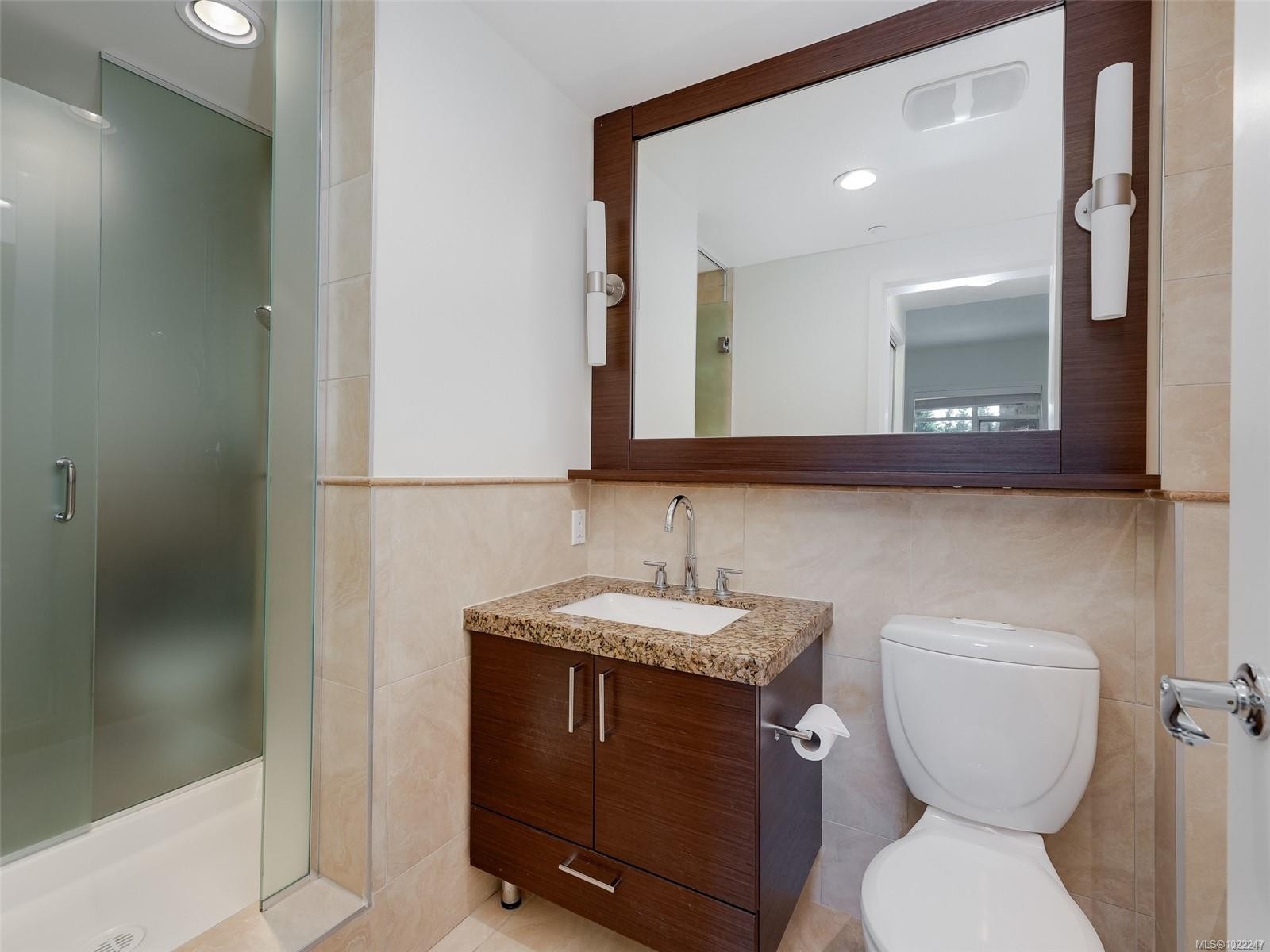 218-1400 Lynburne Pl, Langford, BC - Indoor Photo Showing Bathroom