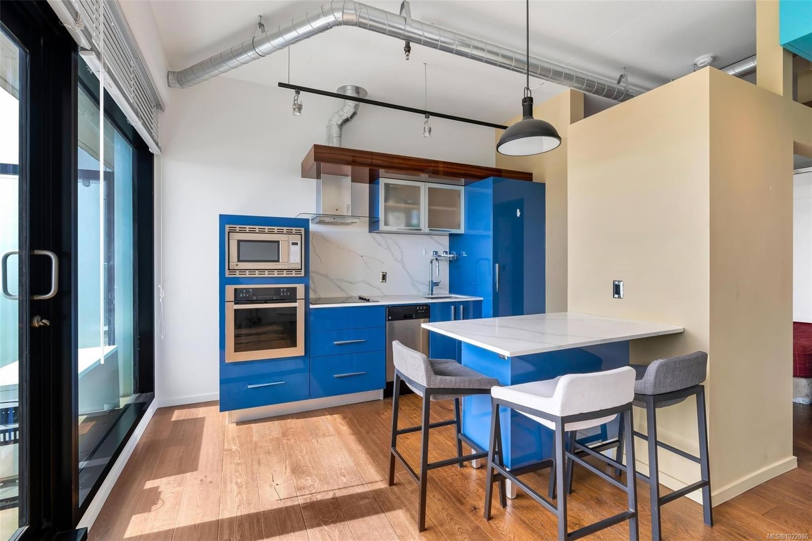 908-1029 View St, Victoria, BC - Indoor