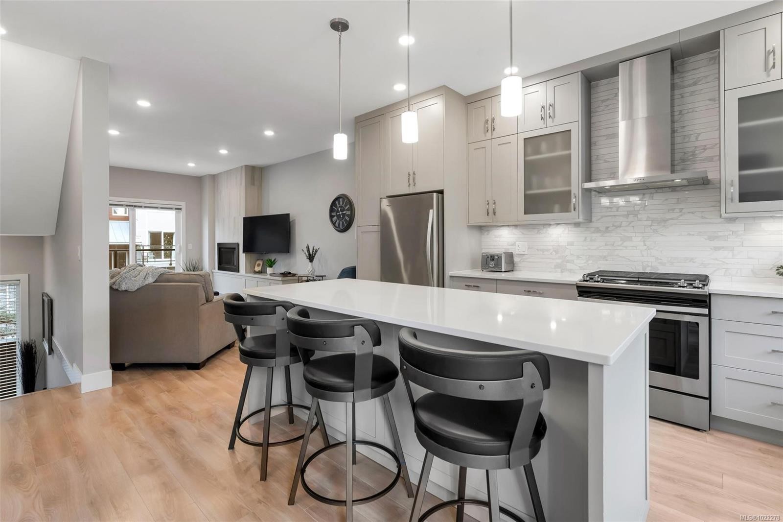 13-4355 Viewmont Ave, Saanich, BC