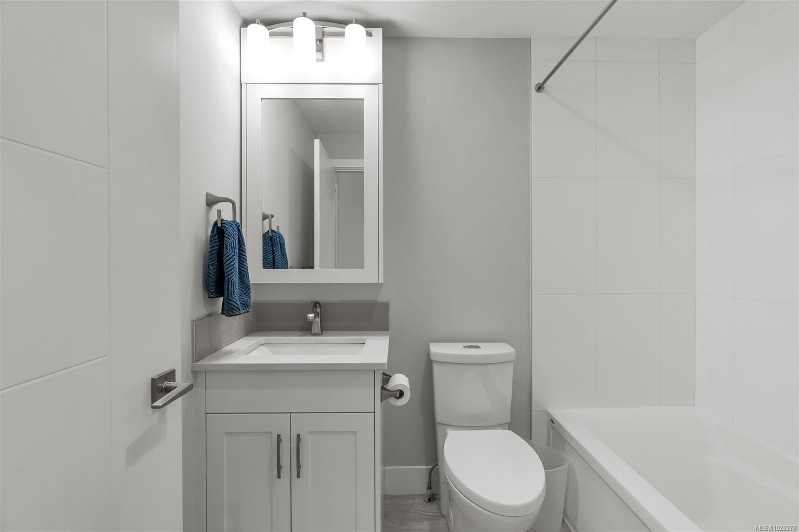 13-4355 Viewmont Ave, Saanich, BC