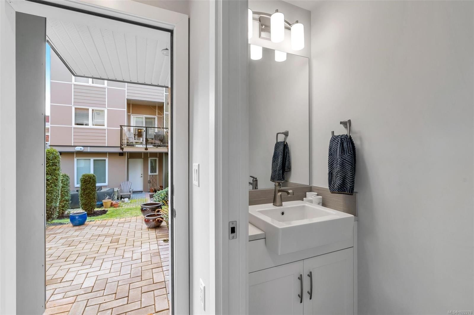 13-4355 Viewmont Ave, Saanich, BC