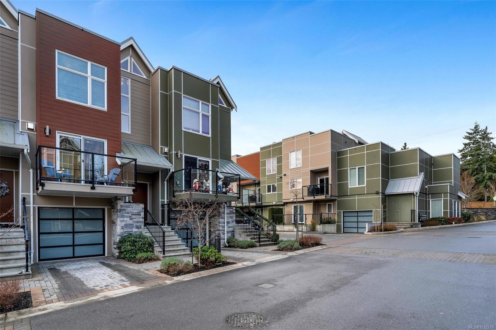 13-4355 Viewmont Ave, Saanich, BC