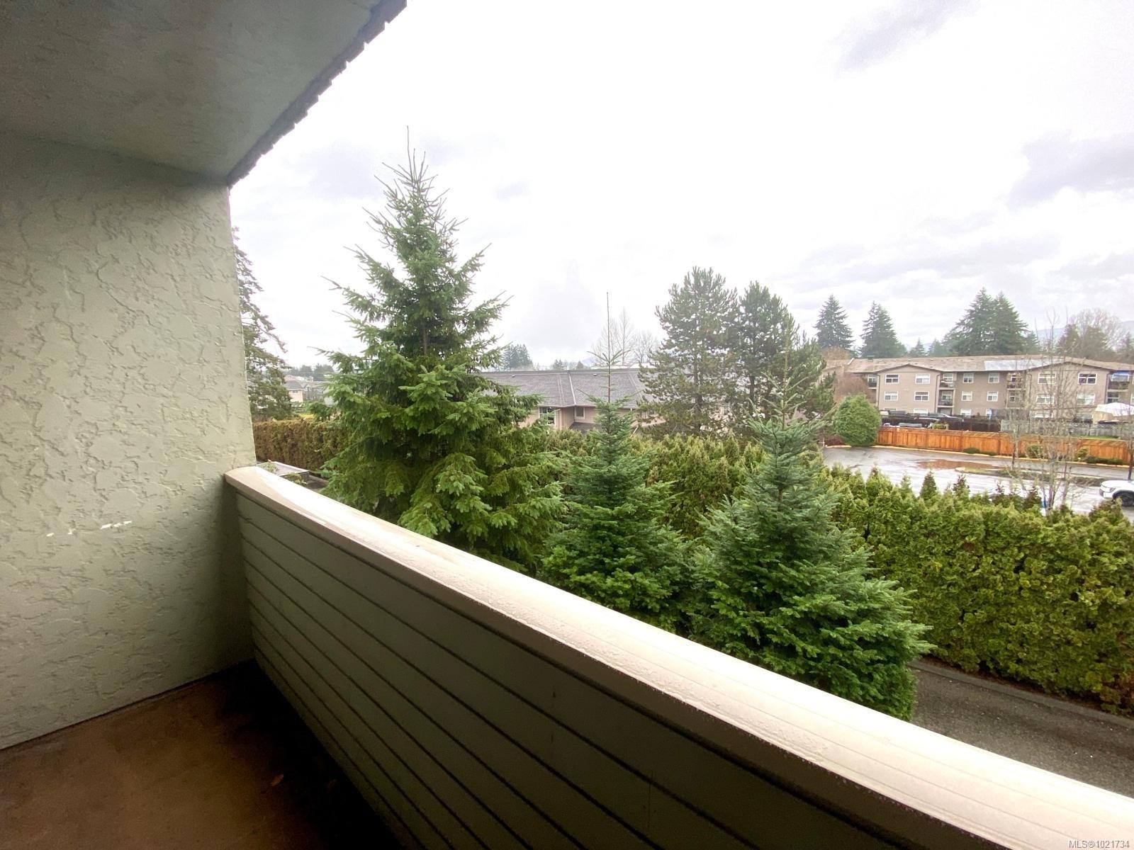 301-3251 Cowichan Lake Rd, Duncan, BC - Outdoor With Balcony