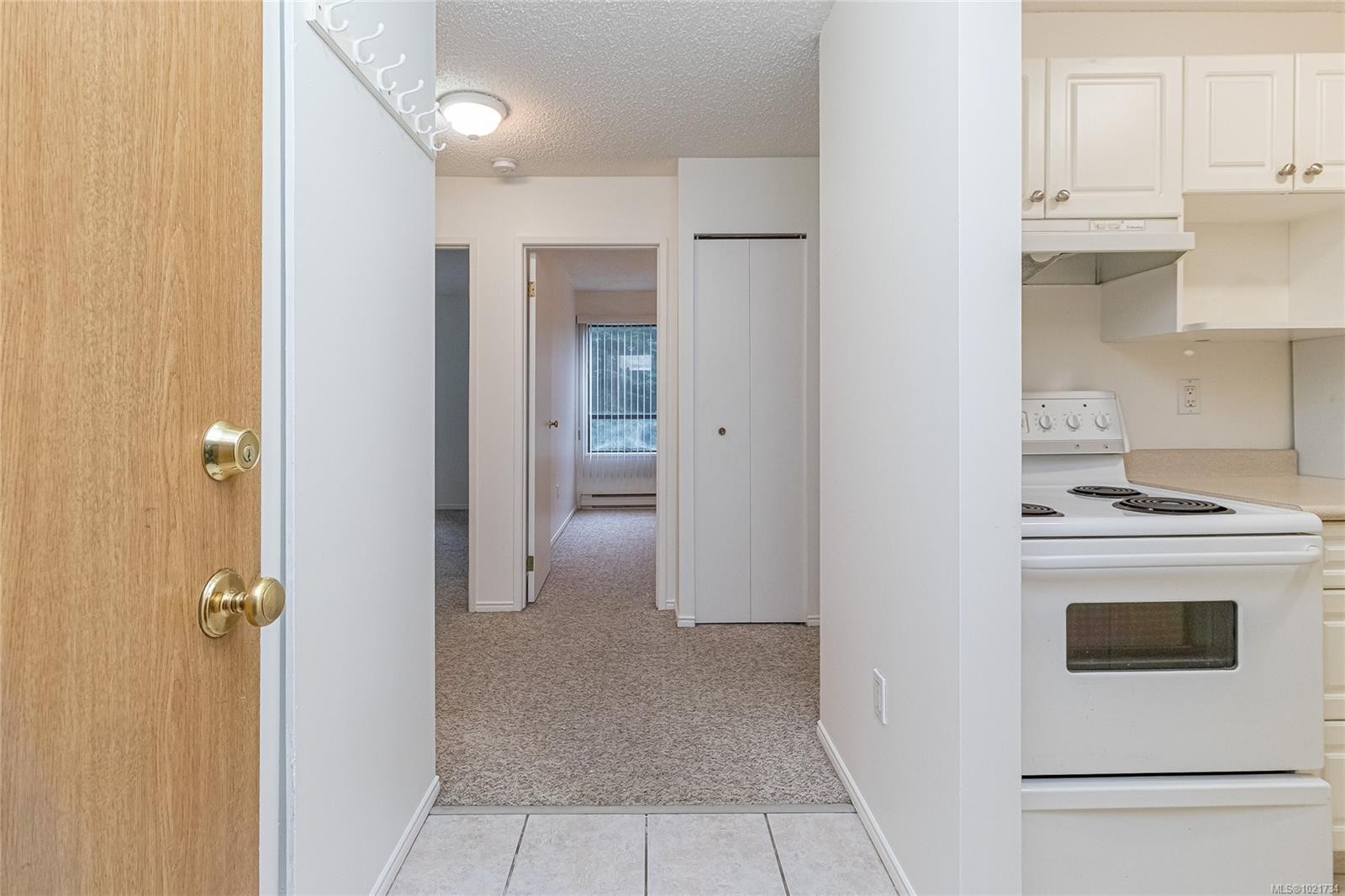 301-3251 Cowichan Lake Rd, Duncan, BC - Indoor Photo Showing Kitchen