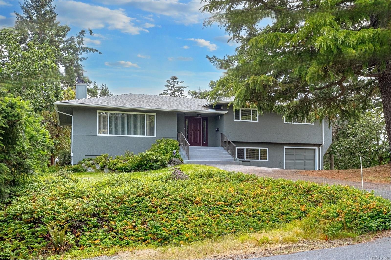 4725 Treetop Hts, Saanich, BC