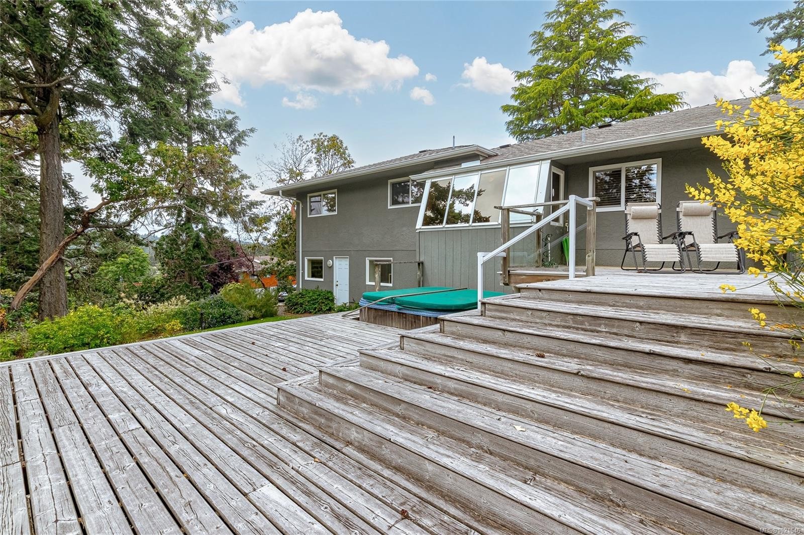 4725 Treetop Hts, Saanich, BC