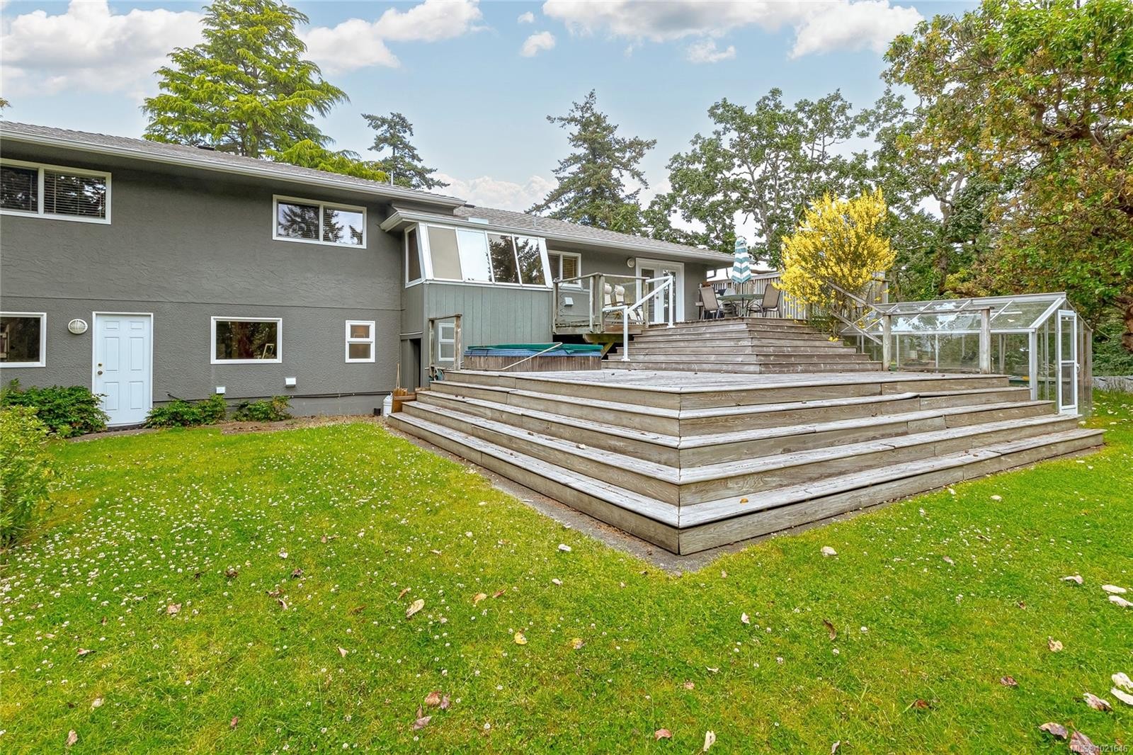 4725 Treetop Hts, Saanich, BC