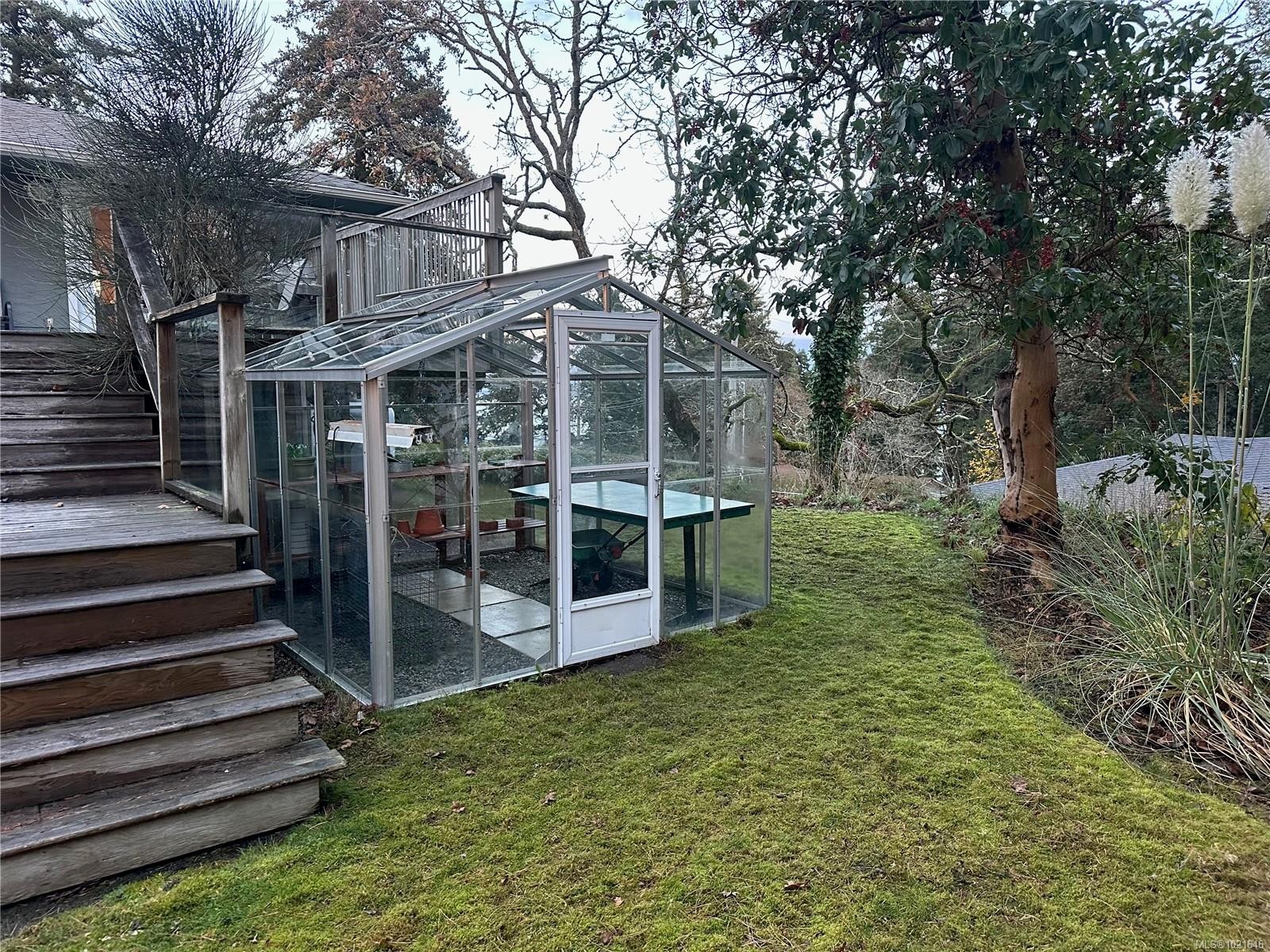 4725 Treetop Hts, Saanich, BC