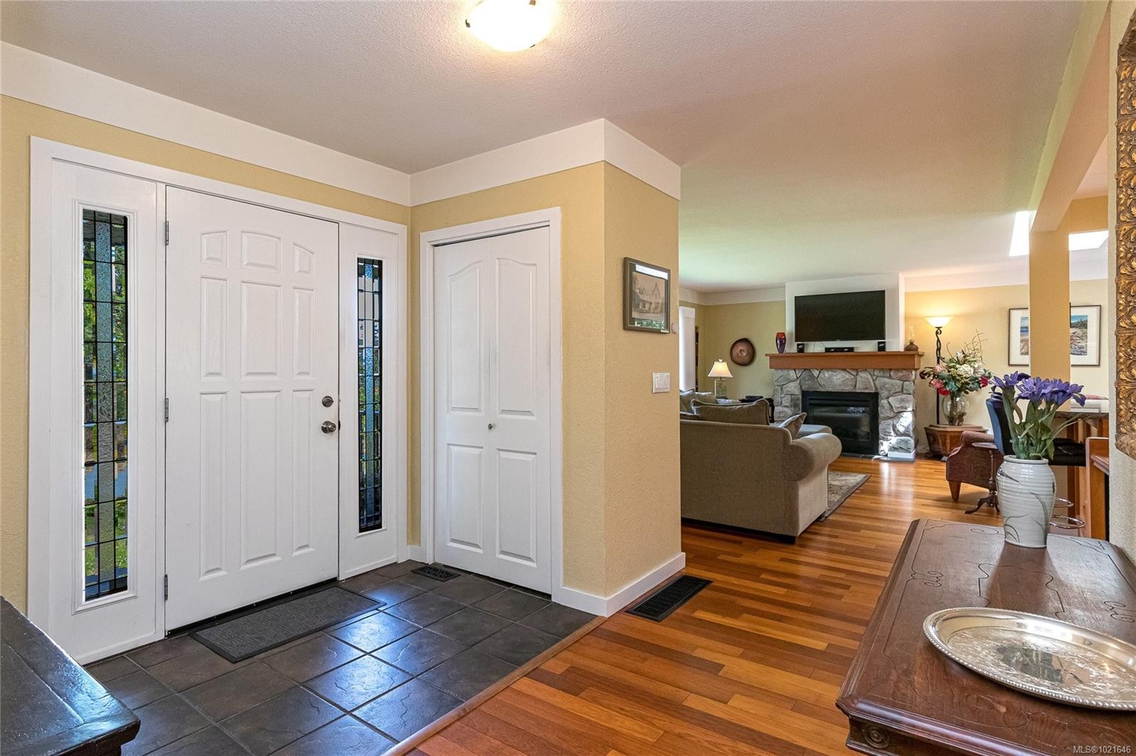 4725 Treetop Hts, Saanich, BC