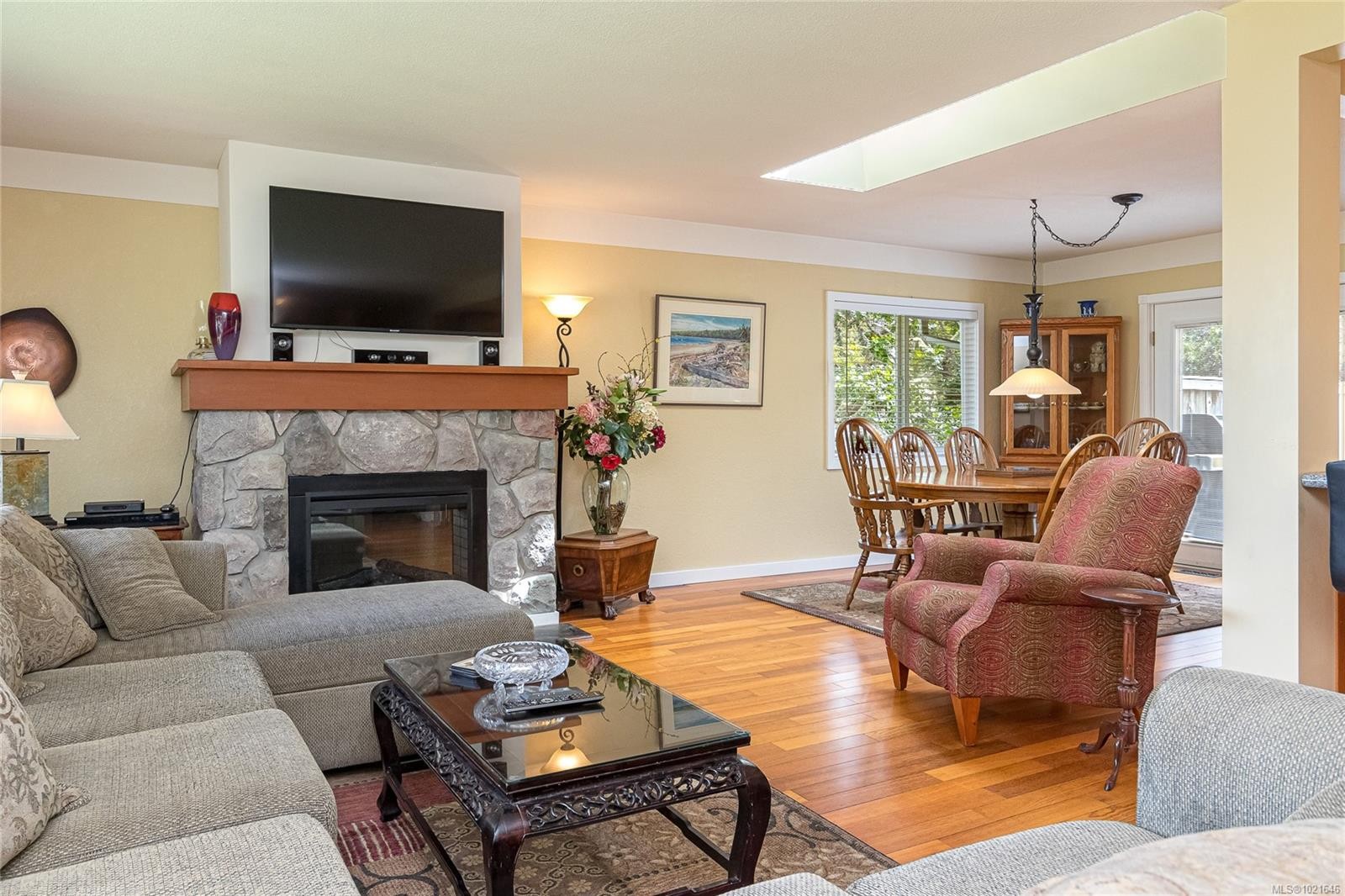 4725 Treetop Hts, Saanich, BC