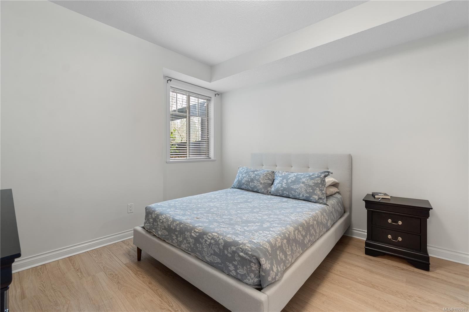 107-2111 Meredith Rd, Nanaimo, BC - Indoor Photo Showing Bedroom