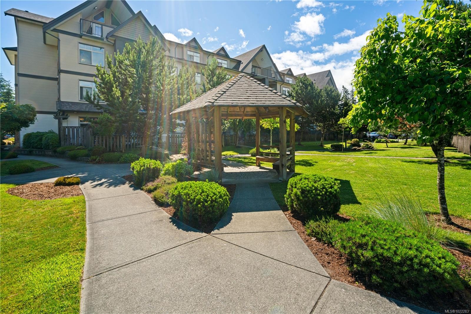 107-2111 Meredith Rd, Nanaimo, BC - Outdoor