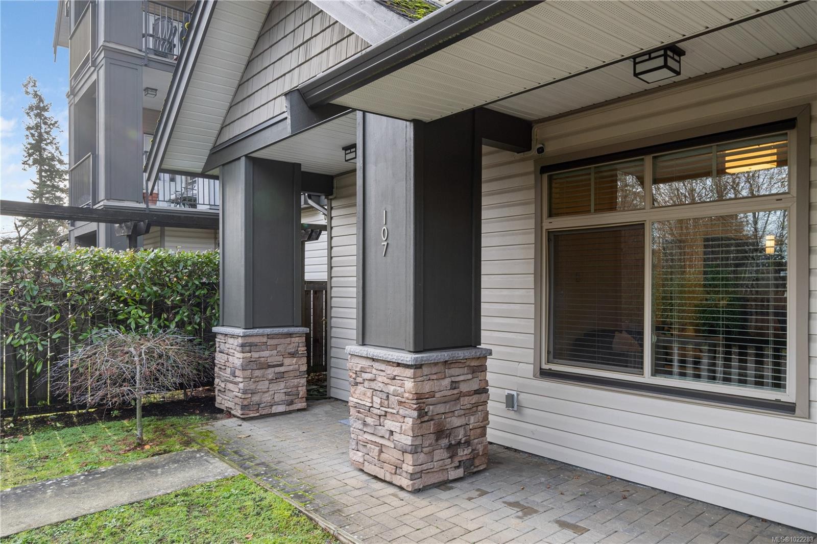 107-2111 Meredith Rd, Nanaimo, BC - Outdoor