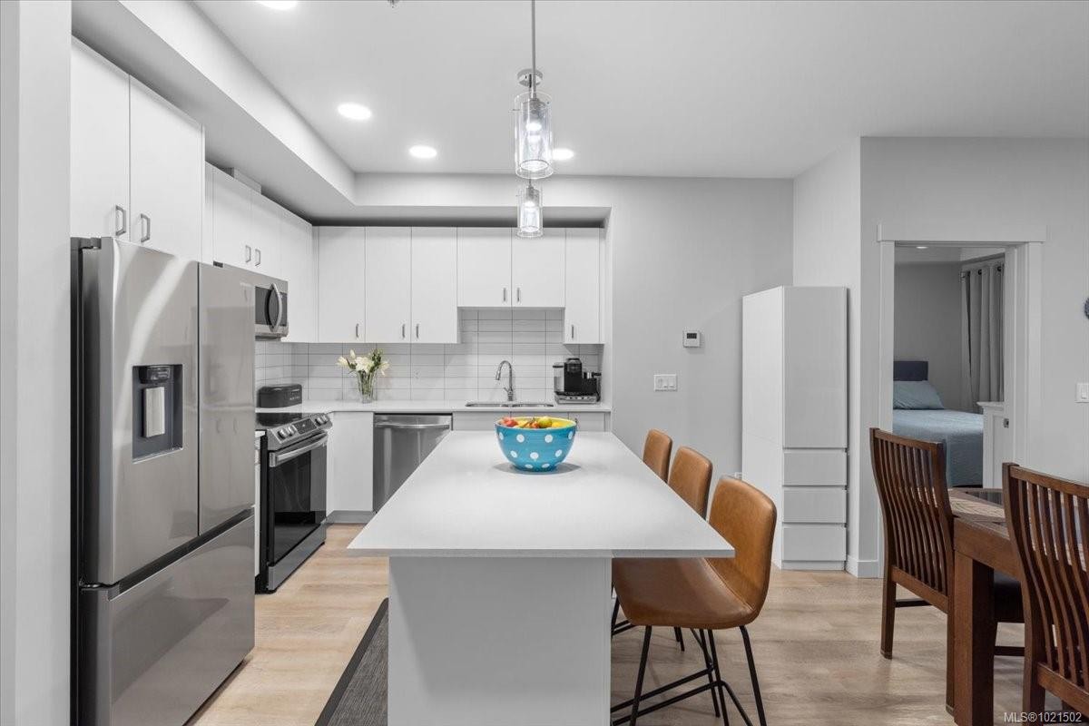 208N-164 Alberni Hwy, Parksville, BC - Indoor Photo Showing Kitchen With Upgraded Kitchen