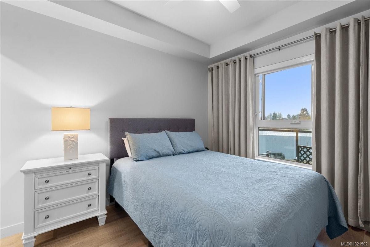 208N-164 Alberni Hwy, Parksville, BC - Indoor Photo Showing Bedroom