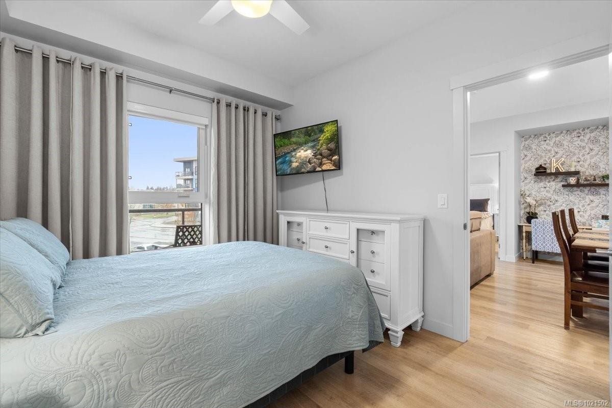 208N-164 Alberni Hwy, Parksville, BC - Indoor Photo Showing Bedroom