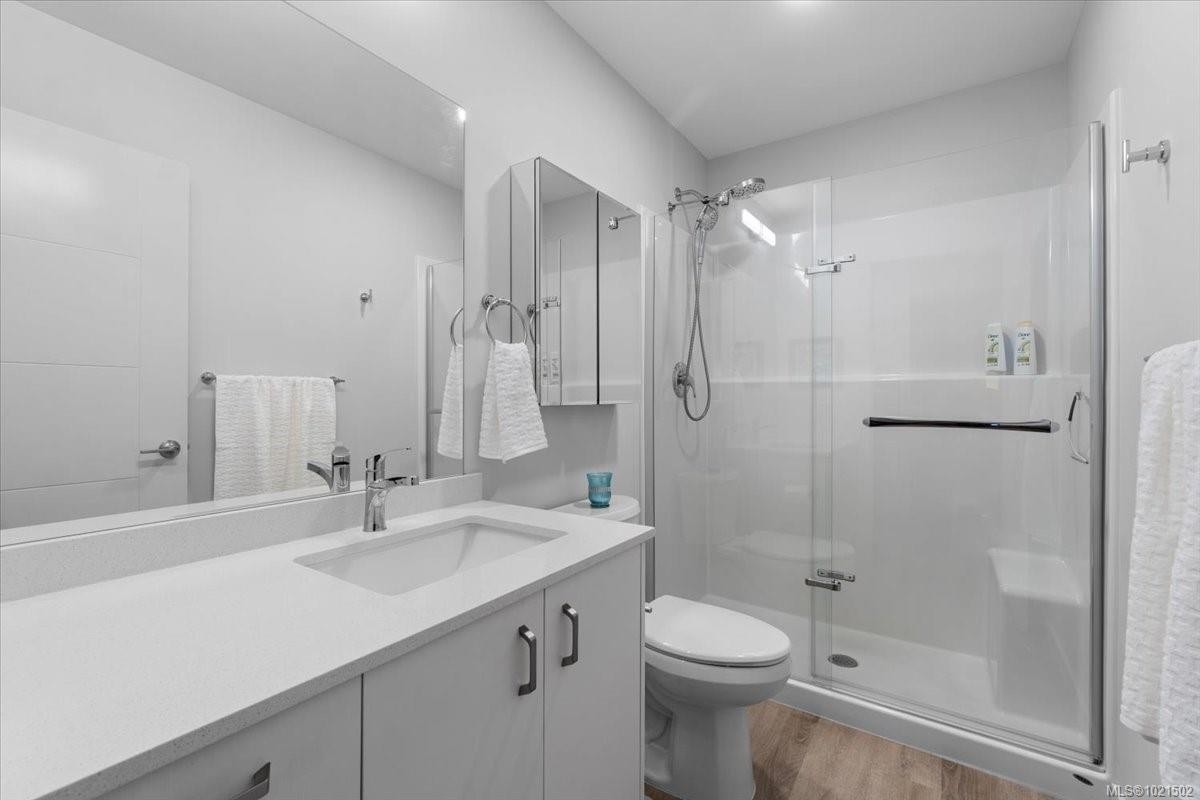 208N-164 Alberni Hwy, Parksville, BC - Indoor Photo Showing Bathroom