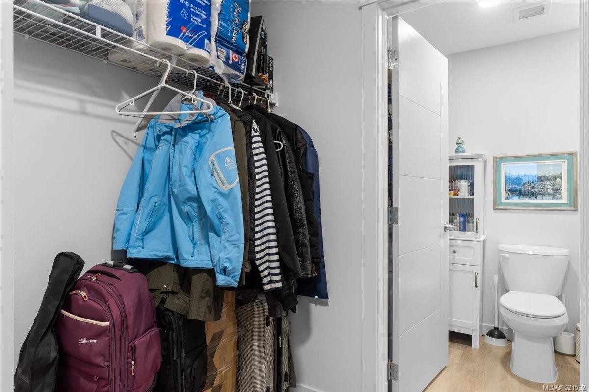 208N-164 Alberni Hwy, Parksville, BC - Indoor Photo Showing Bathroom