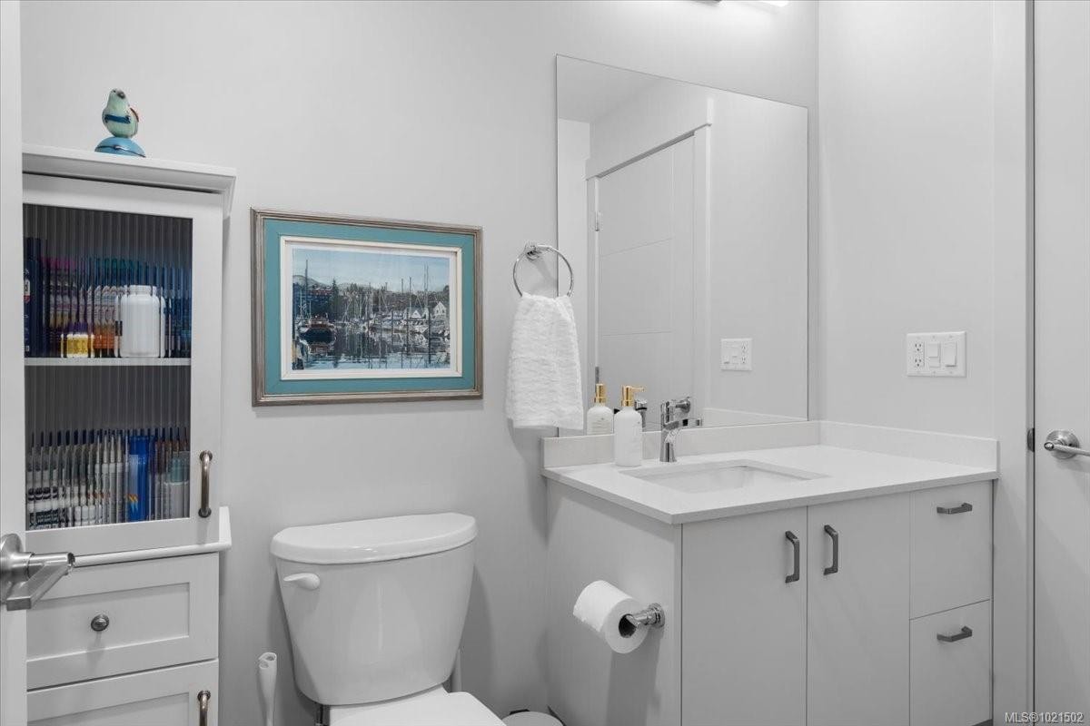 208N-164 Alberni Hwy, Parksville, BC - Indoor Photo Showing Bathroom