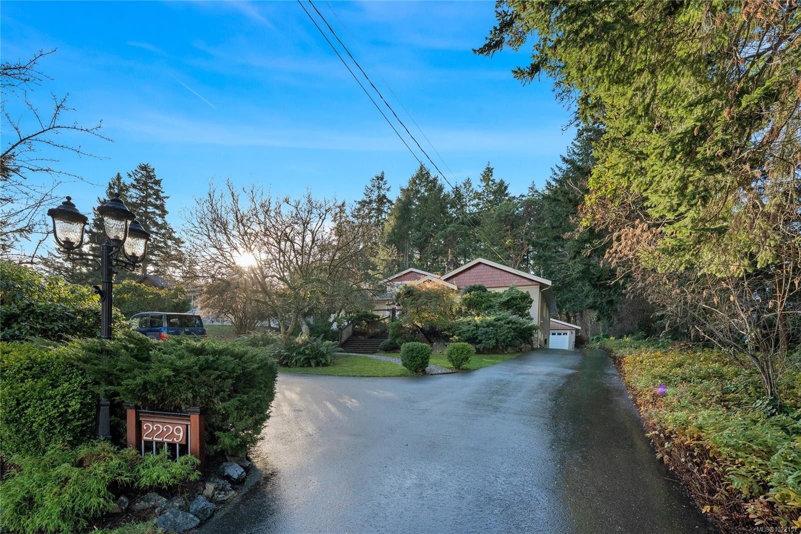 2229 Arbutus Rd, Saanich, BC