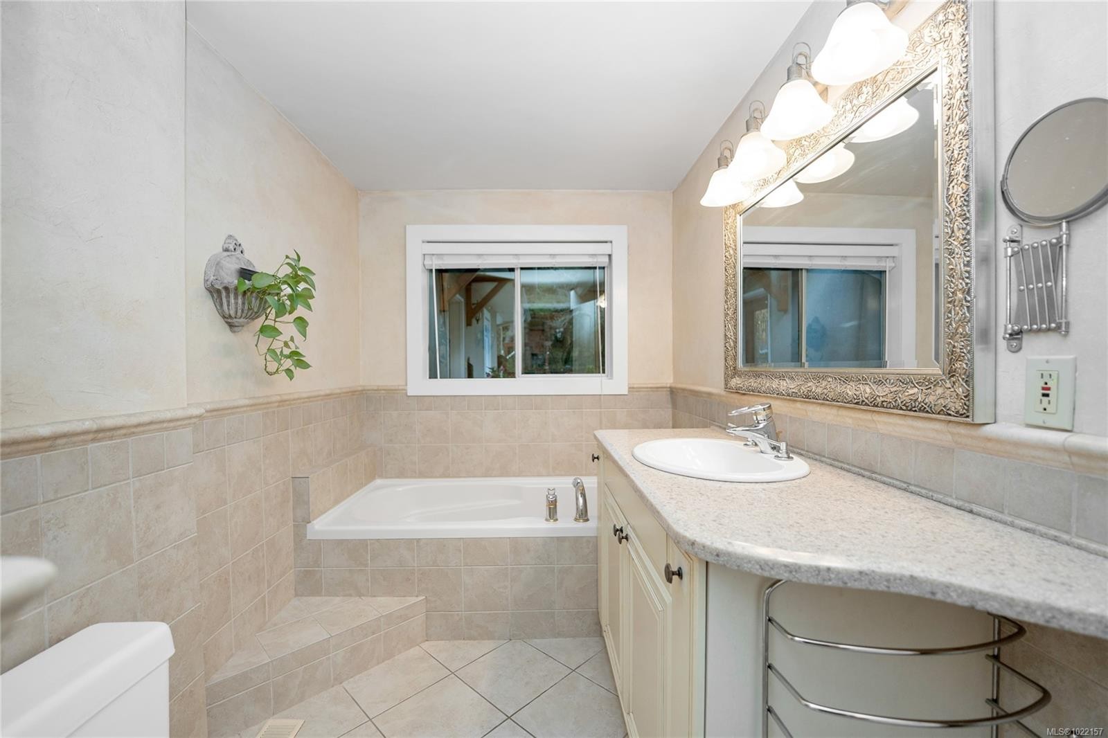 2229 Arbutus Rd, Saanich, BC