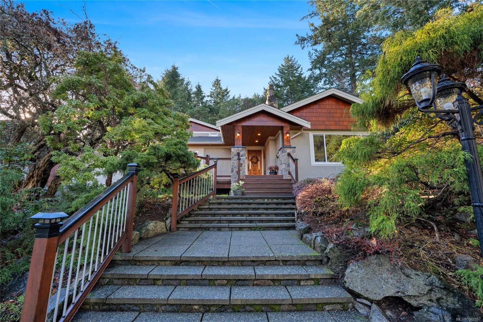 2229 Arbutus Rd, Saanich, BC