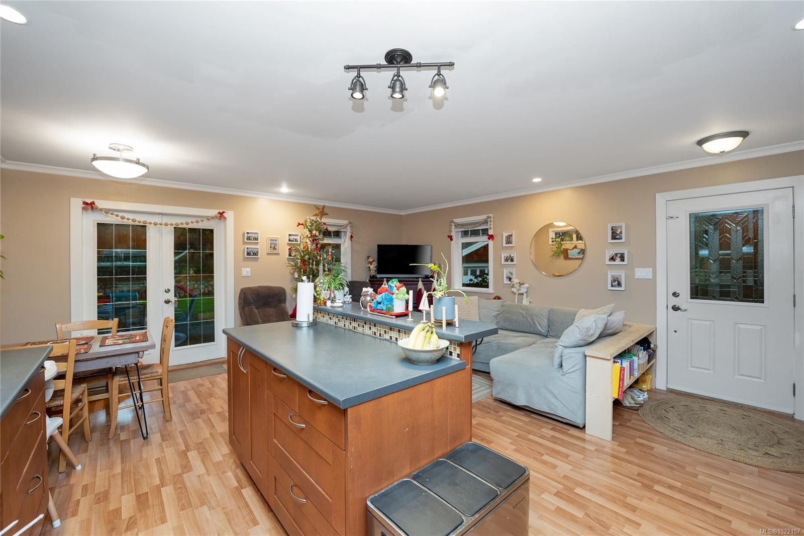 2229 Arbutus Rd, Saanich, BC