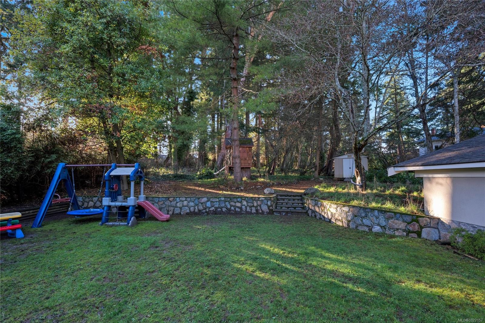 2229 Arbutus Rd, Saanich, BC