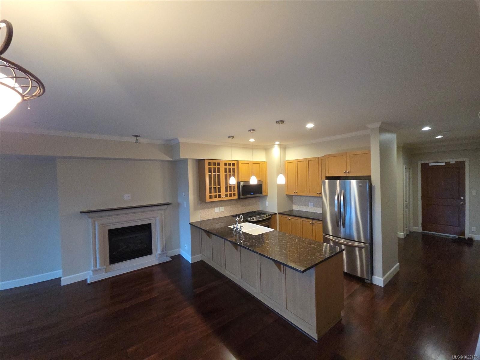 305-2006 Troon Crt, Langford, BC - Indoor Photo Showing Kitchen