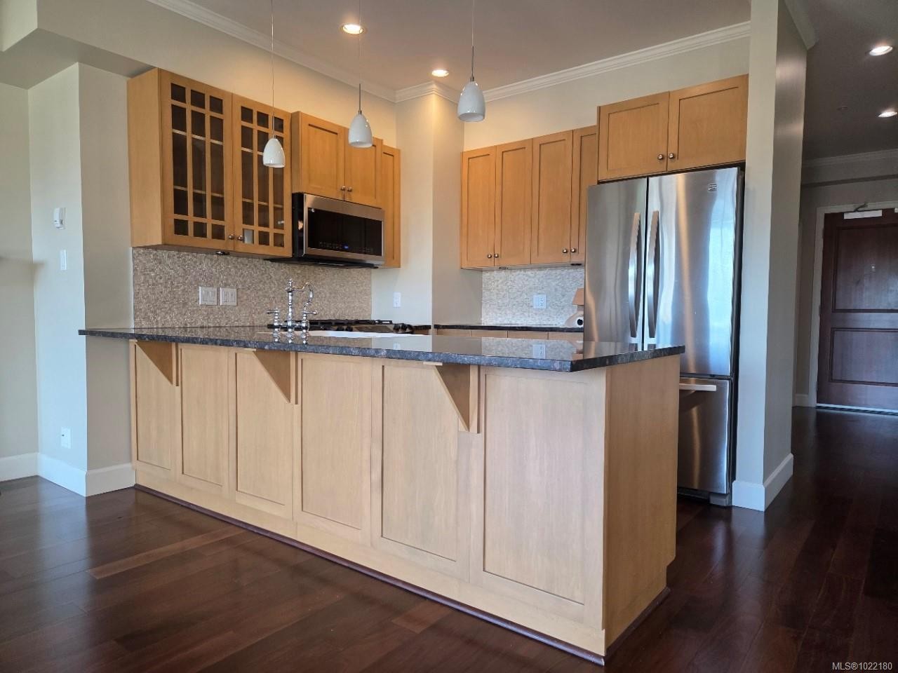 305-2006 Troon Crt, Langford, BC - Indoor Photo Showing Kitchen