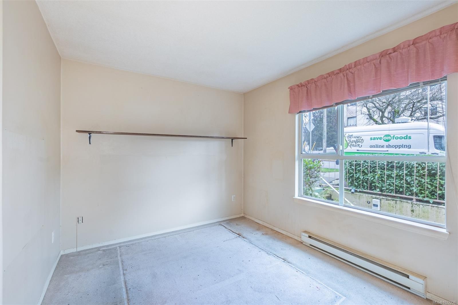 201-1055 Hillside Ave, Victoria, BC - Indoor Photo Showing Other Room