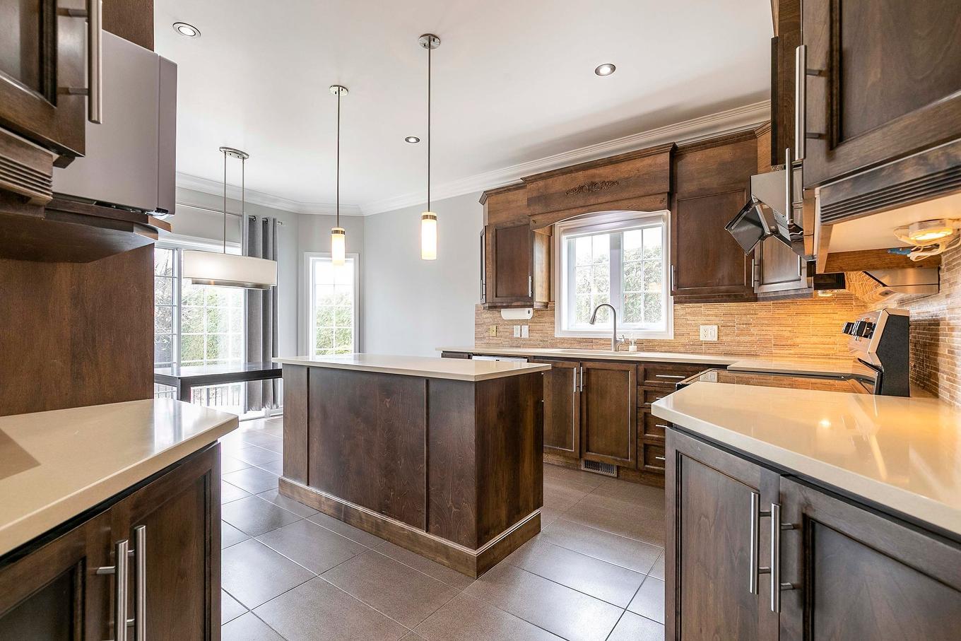 Cuisine - 8 Rue De Josselin, Blainville, QC - Indoor Photo Showing Kitchen With Upgraded Kitchen