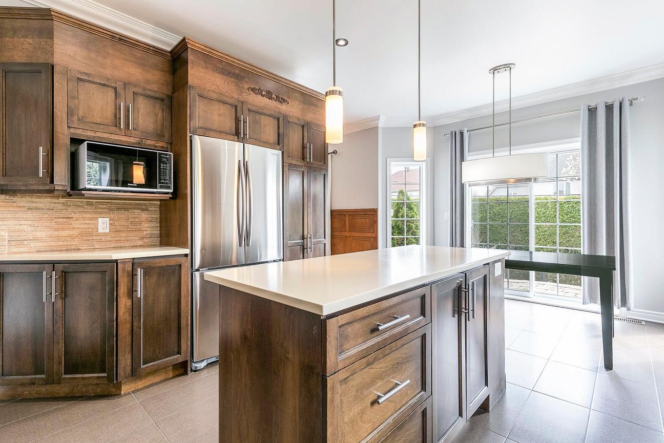 Cuisine - 8 Rue De Josselin, Blainville, QC - Indoor Photo Showing Kitchen With Upgraded Kitchen