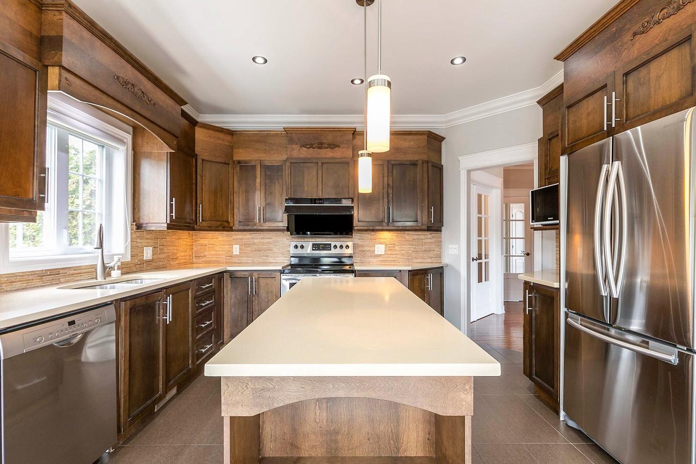 Cuisine - 8 Rue De Josselin, Blainville, QC - Indoor Photo Showing Kitchen With Upgraded Kitchen