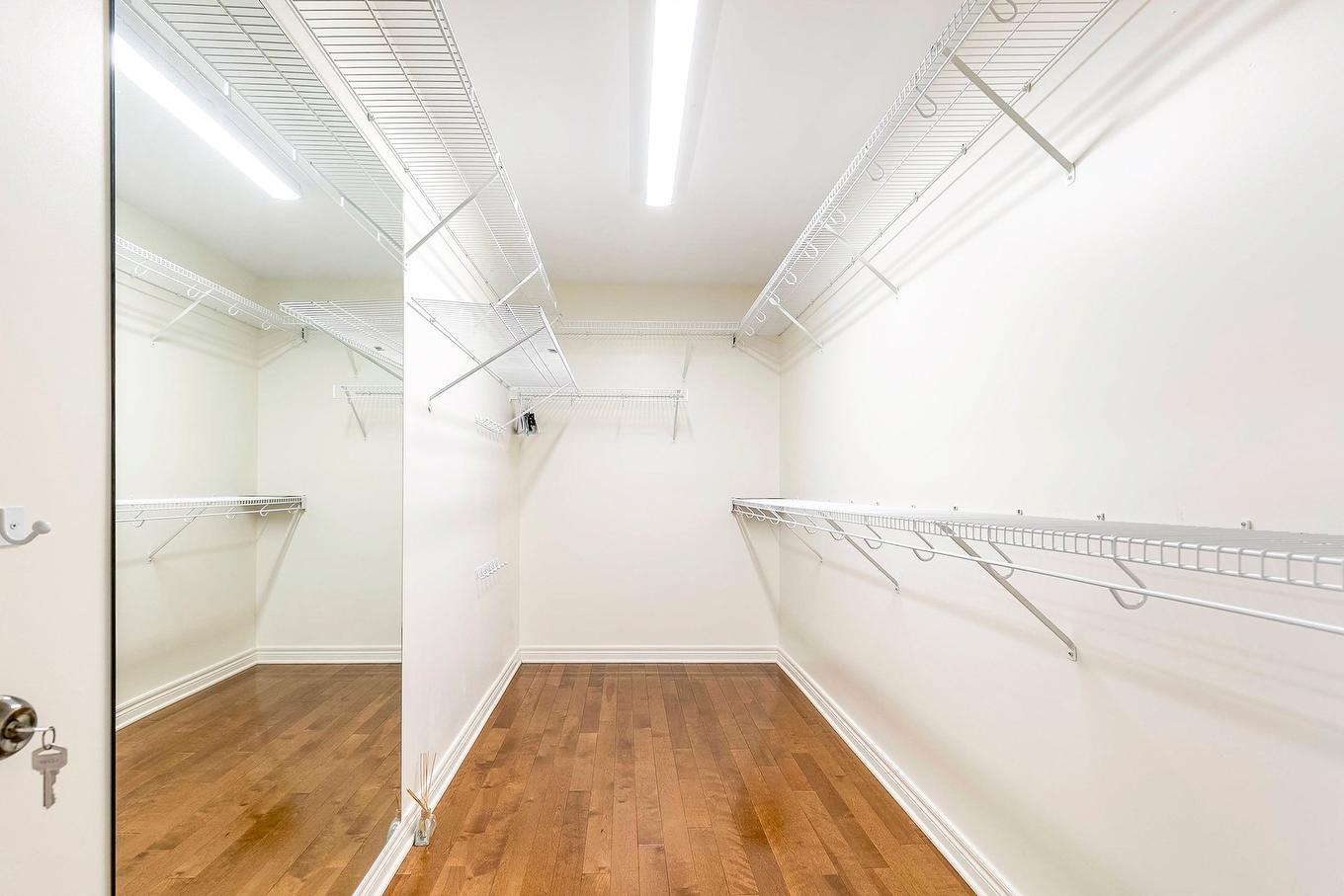 Penderie (Walk-in) - 8 Rue De Josselin, Blainville, QC - Indoor With Storage