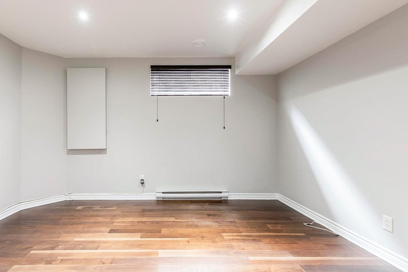 Salle familiale - 8 Rue De Josselin, Blainville, QC - Indoor Photo Showing Other Room