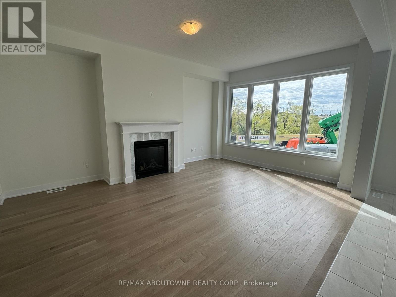 1043 Thompson Drive, Oshawa, ON - Indoor Photo Showing Living Room With Fireplace