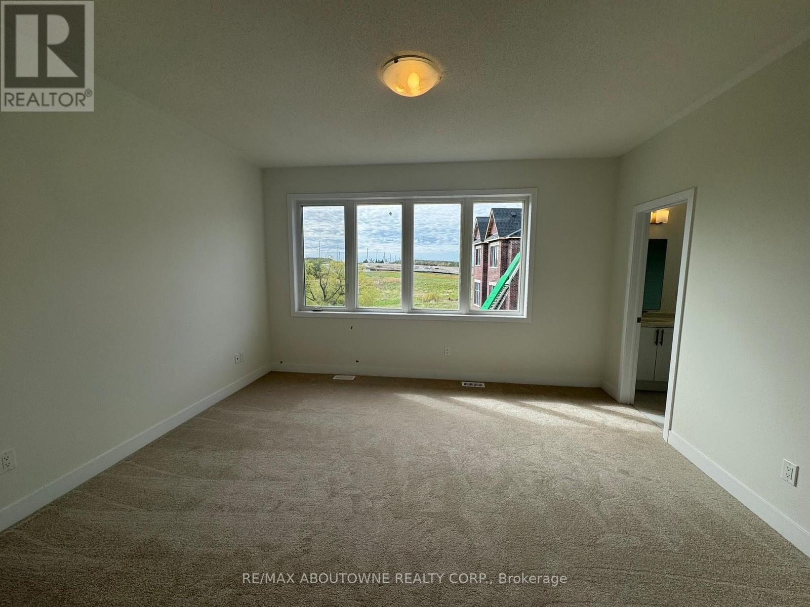 1043 Thompson Drive, Oshawa, ON - Indoor Photo Showing Other Room