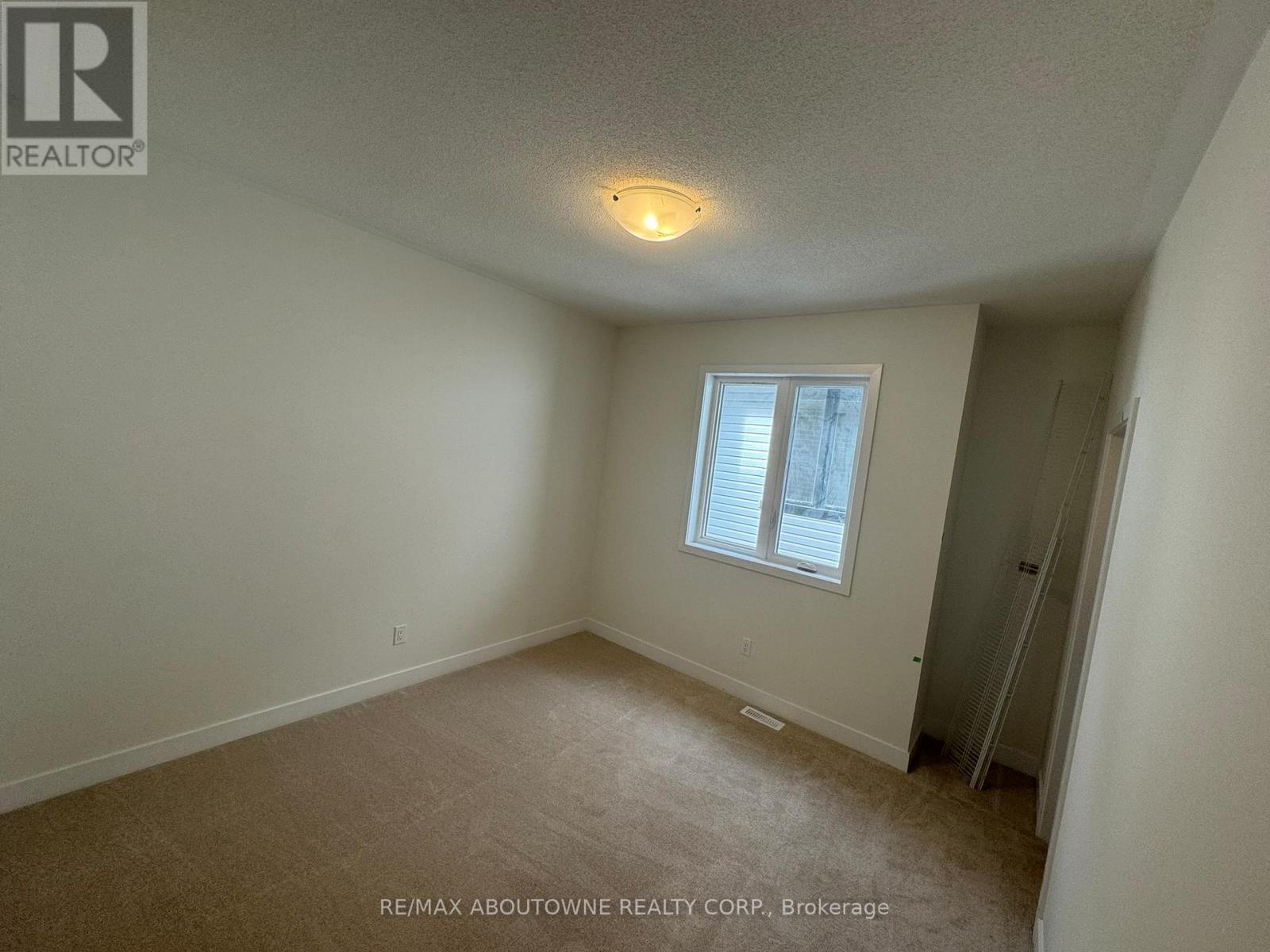 1043 Thompson Drive, Oshawa, ON - Indoor Photo Showing Other Room
