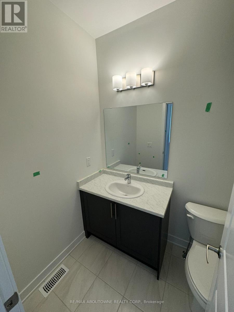 1043 Thompson Drive, Oshawa, ON - Indoor Photo Showing Bathroom